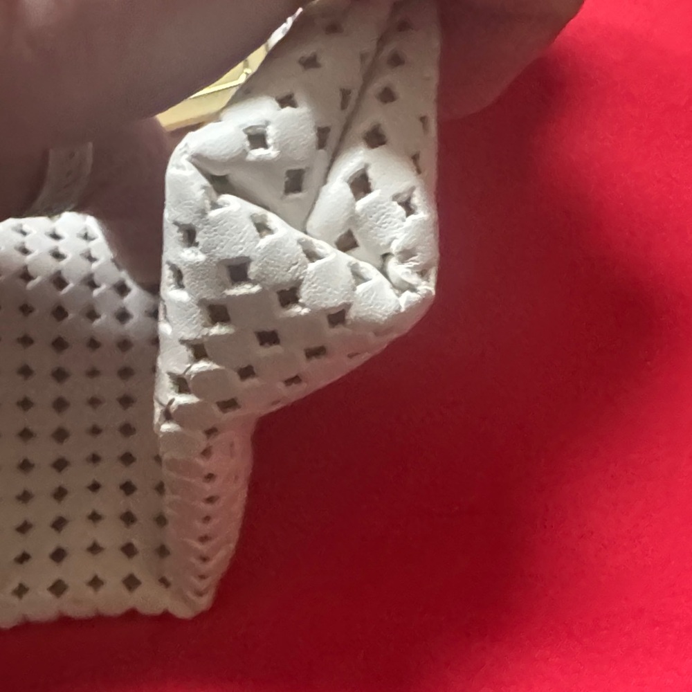 Nine West Cream Perforated Wristlet MISSING STRAP But still in great condition - Picture 5 of 7